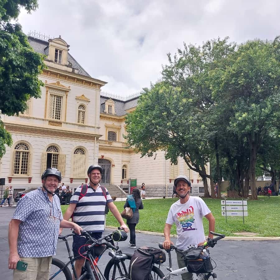 Colagem de mídia