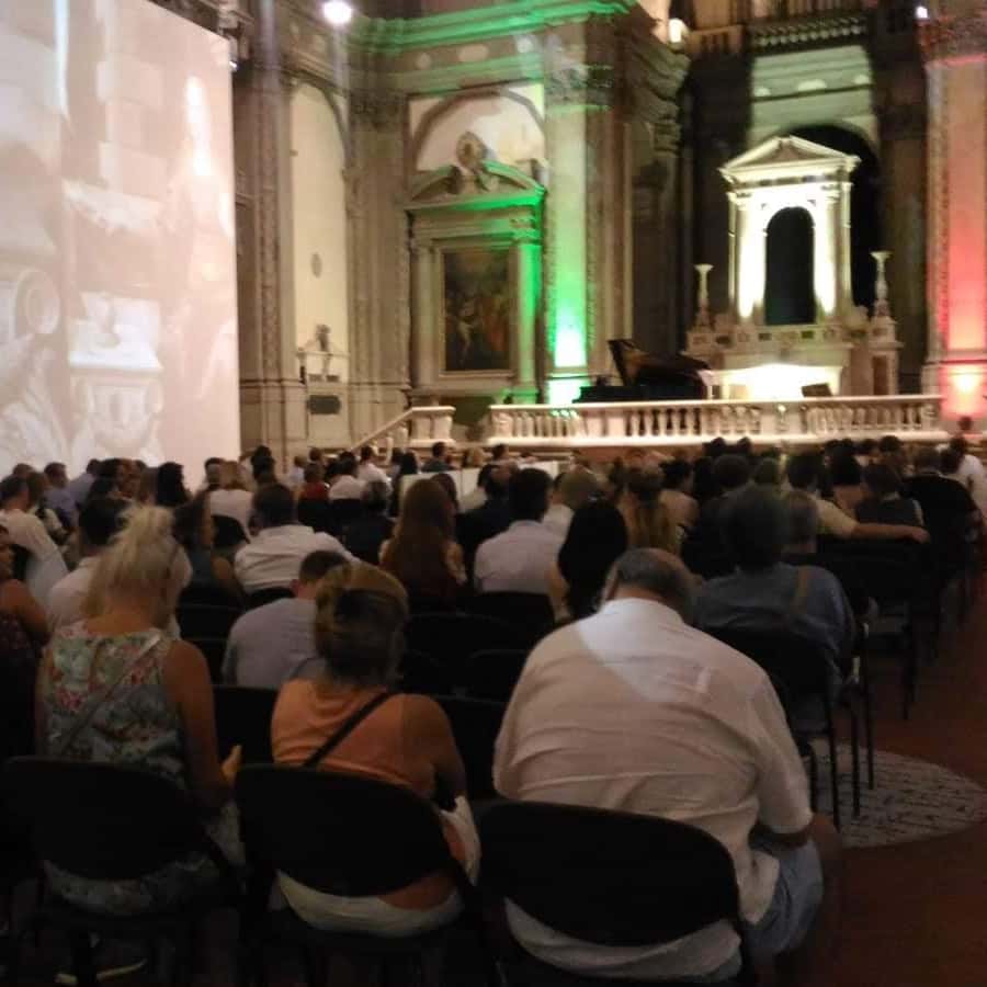 Colagem de mídia