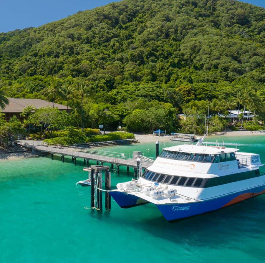 Cairns: Fitzroy Island Ferry with Snorkeling and Boat Tour