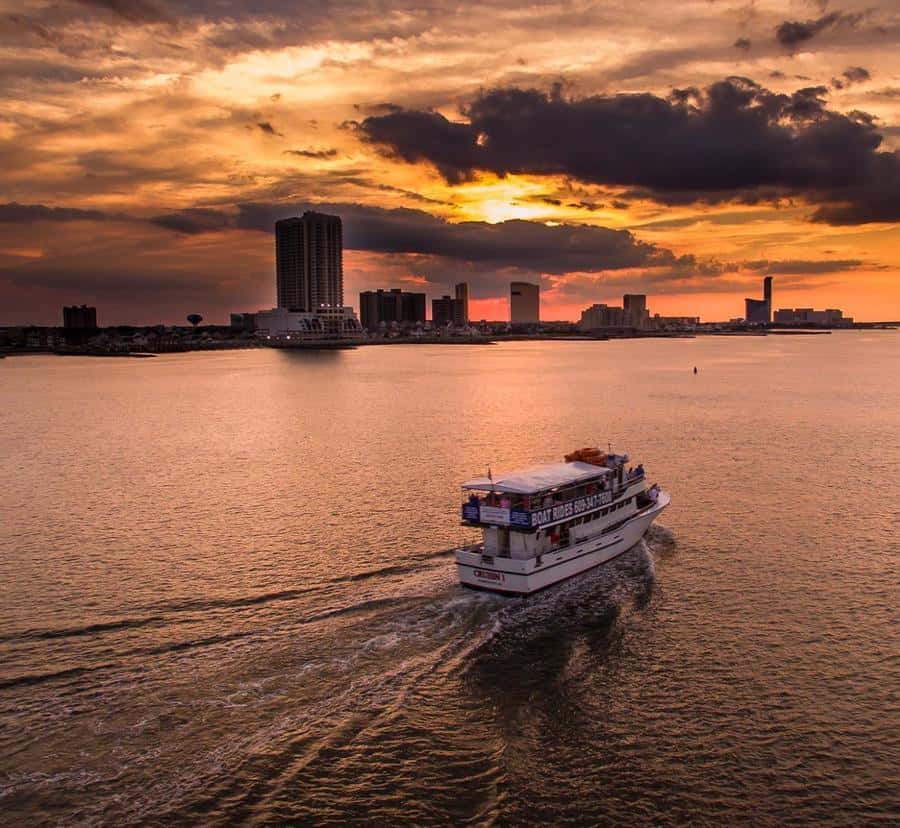 Atlantic City: Sunset Party Cruise with DJ
