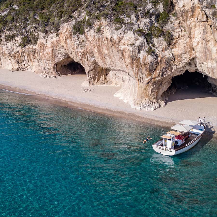 Cala Gonone: Guided Boat Tour to Cala Luna Beach