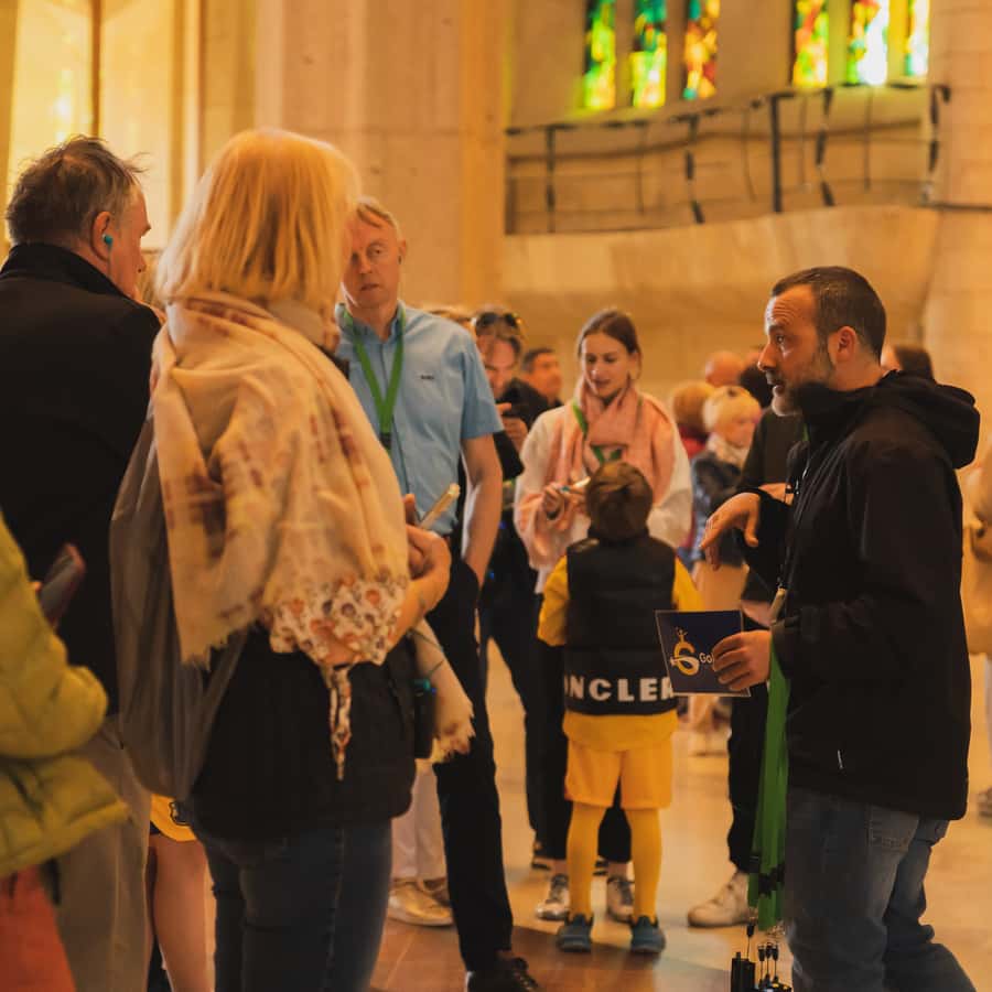 Barcelona: Sagrada Familia Skip-the-Line Guided Tour