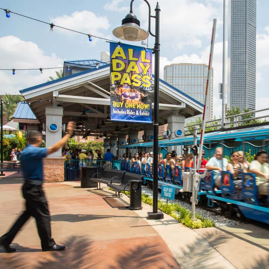 Houston: Downtown Aquarium All Day Pass
