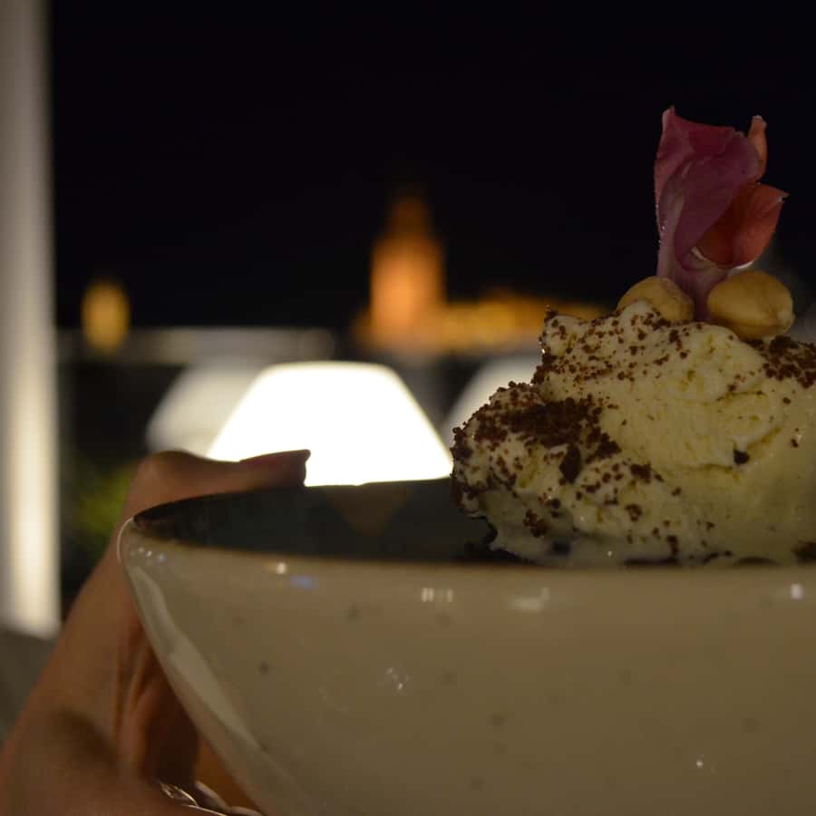 Seville: Flamenco Show & Roof Dinner with Cathedral Views