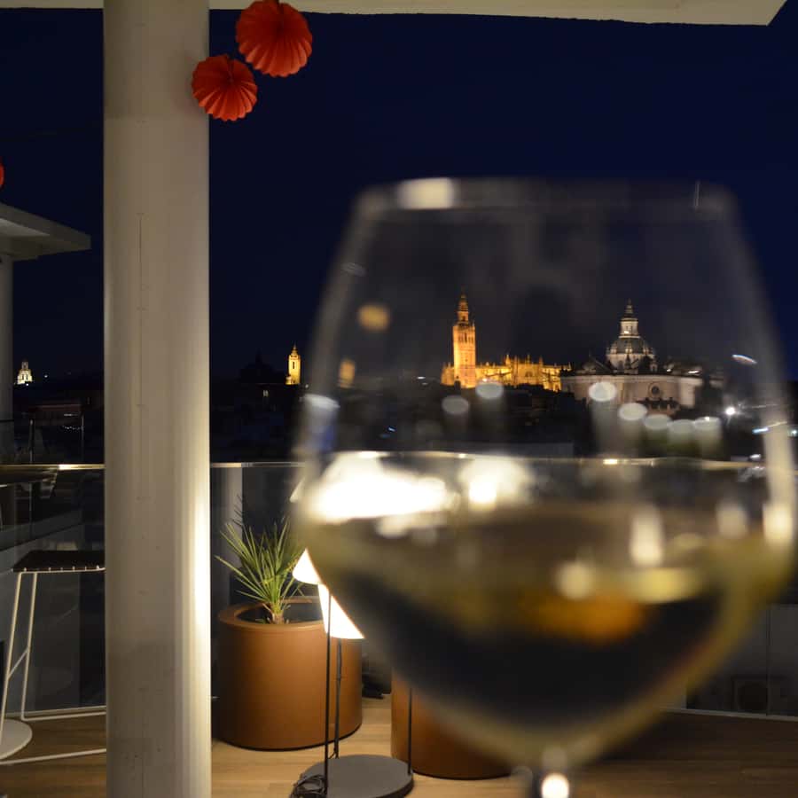 Seville: Flamenco Show & Roof Dinner with Cathedral Views