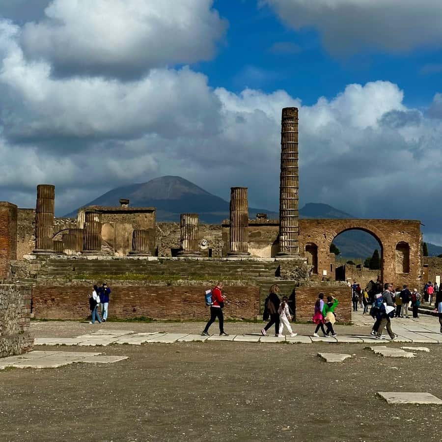 Pompeii: walking tour with an archeological guide