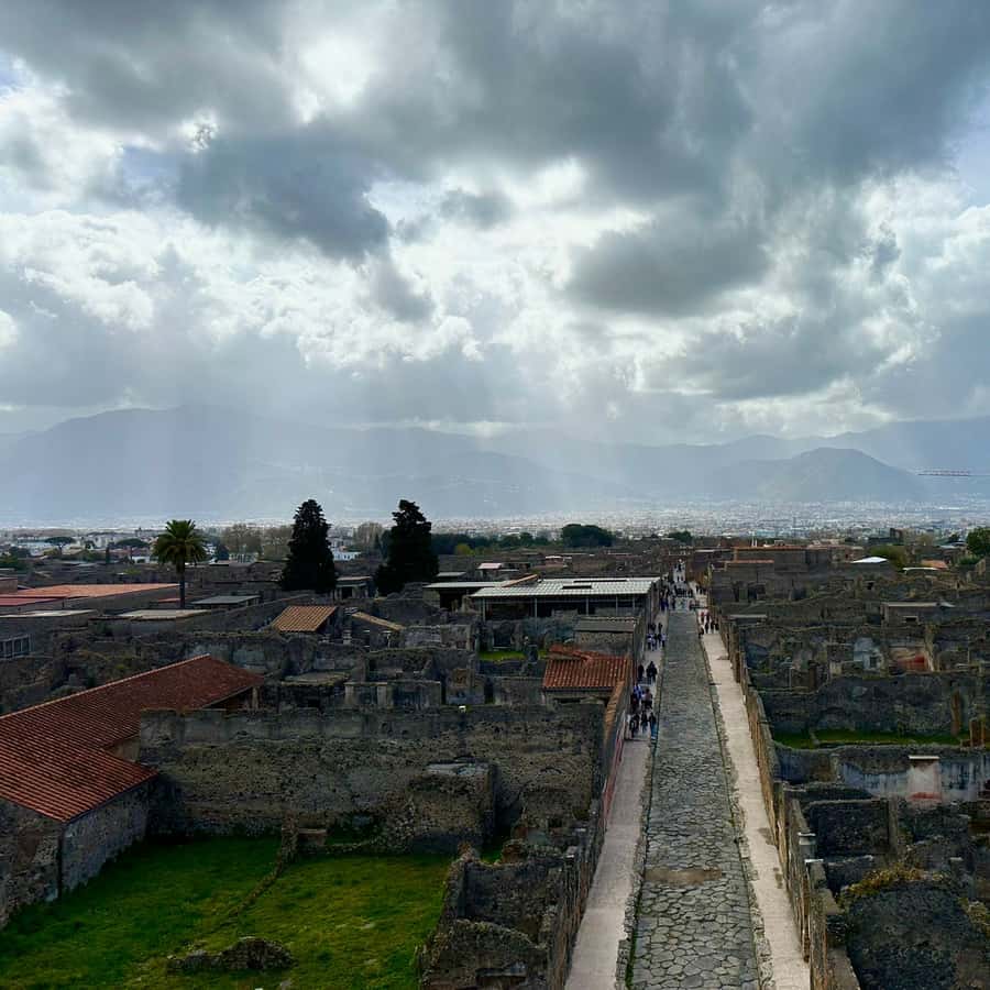 Pompeii: walking tour with an archeological guide