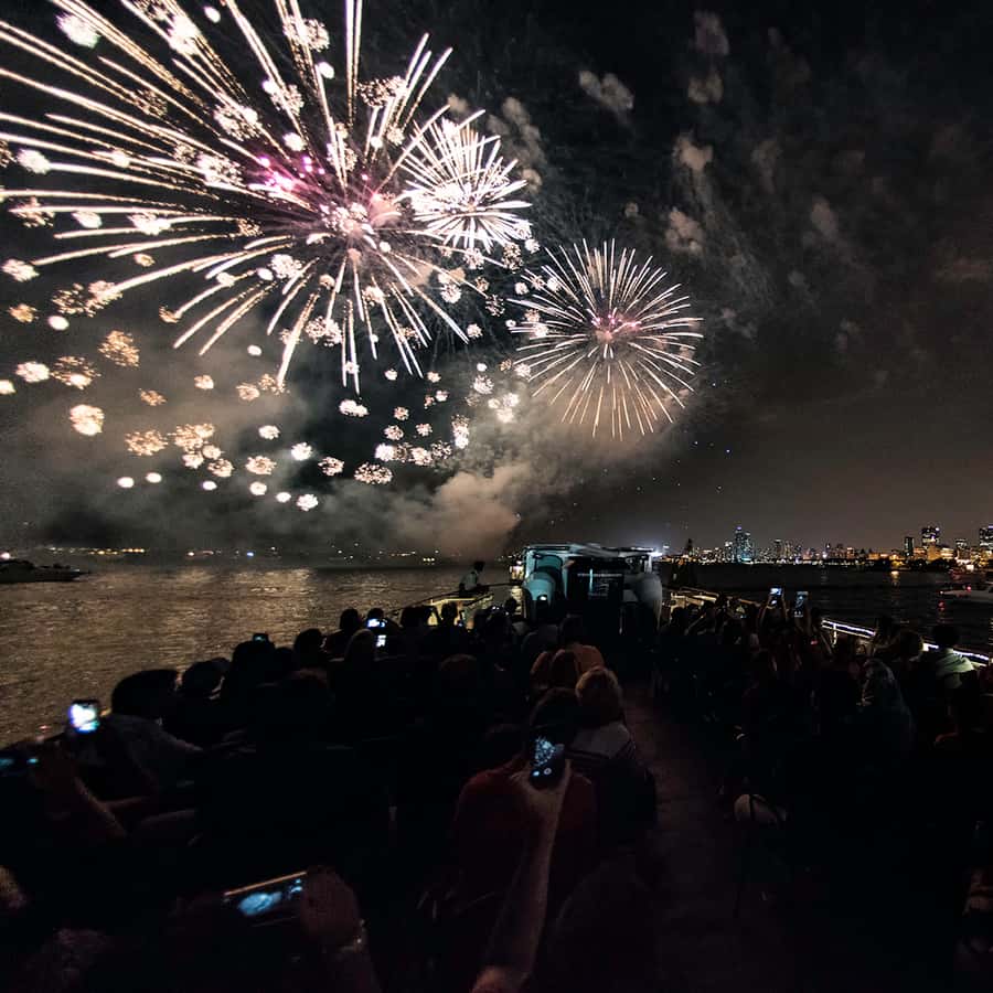 Chicago: Summer Fireworks Cruise with 3D Glasses and Music