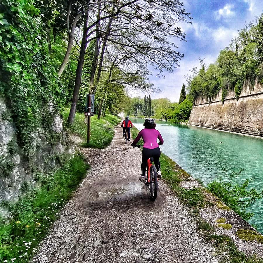Pista Ciclopedonale Noleggio Bici Sul Lago Di Garda Lago Di Garda