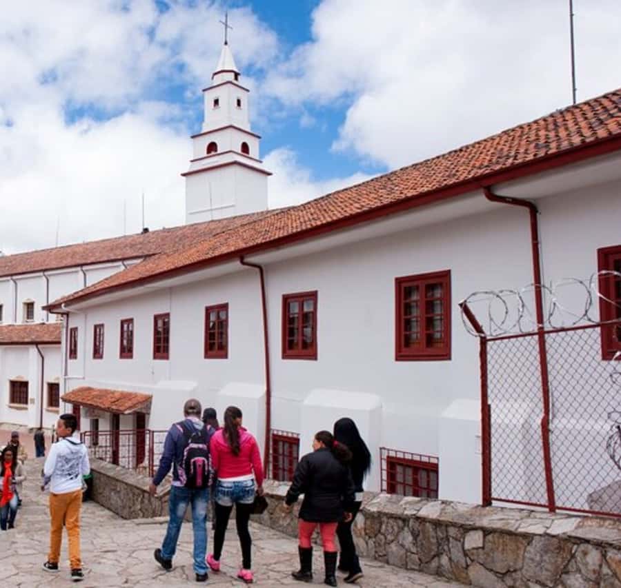 Colagem de mídia