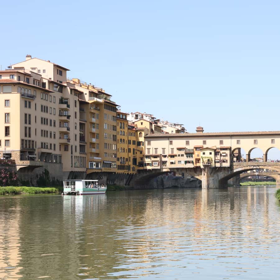 Florence: Arno River Cruise with a Live Concert
