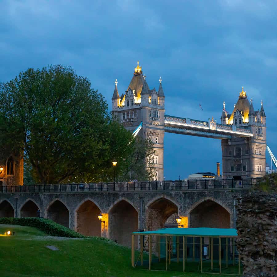 Tower of London After Hours with Beefeater Keys Ceremony