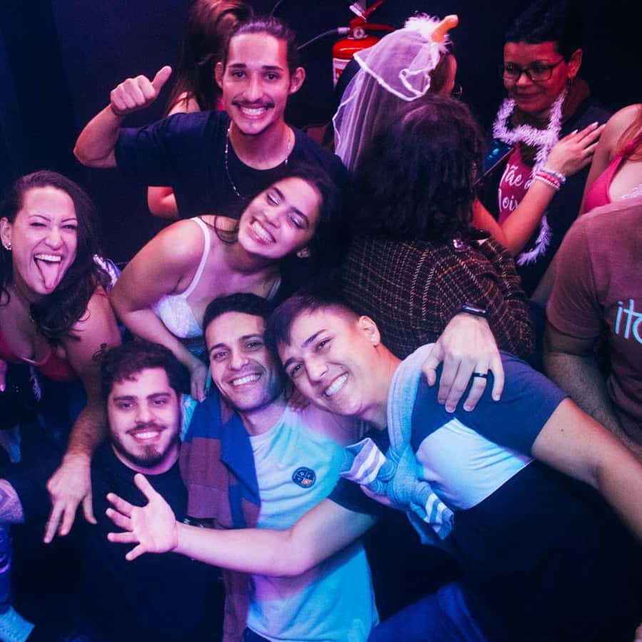 Colagem de mídia