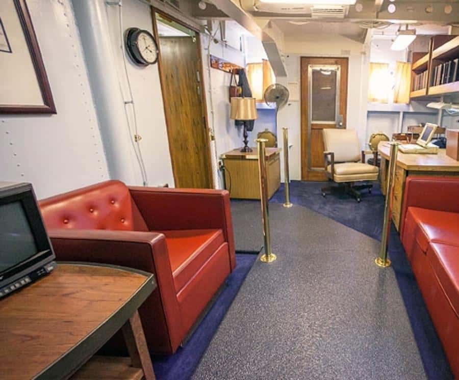 Honolulu: Battleship Missouri Memorial with Guide Option