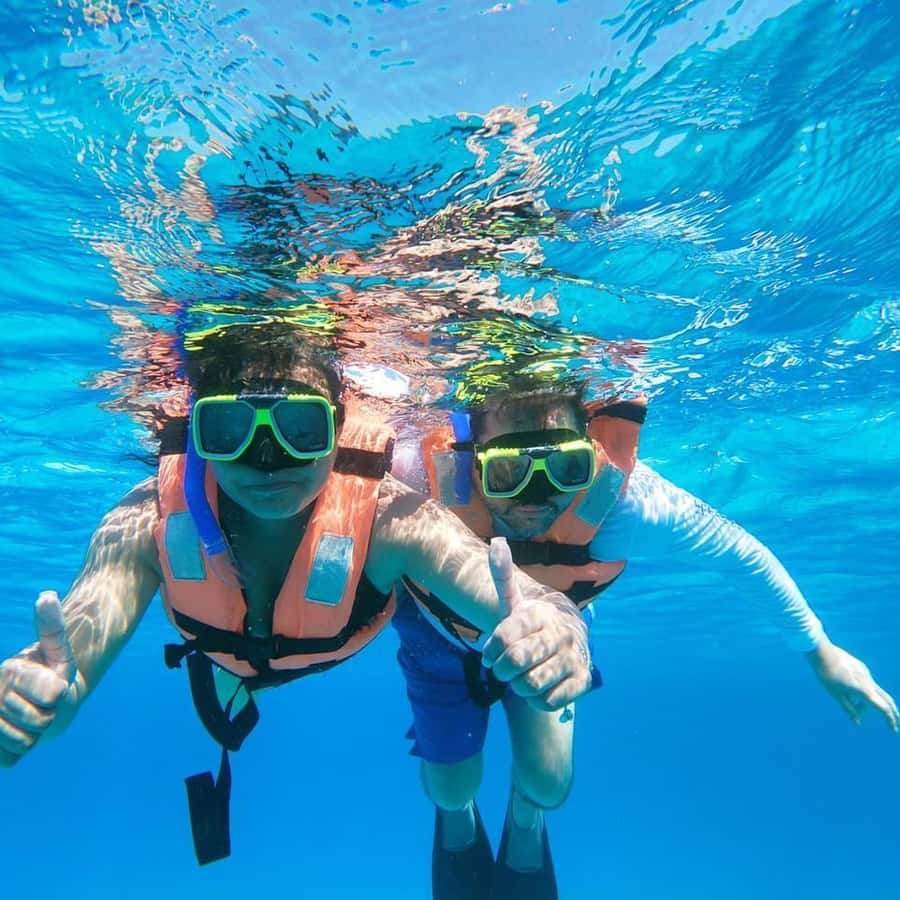 Isla Mujeres: Catamaran with Open Bar, Snorkeling and Lunch