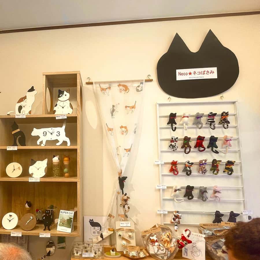 Tokyo: Gotokuji Lucky Cat Temple Harajuku Shibuya Cat Cafe