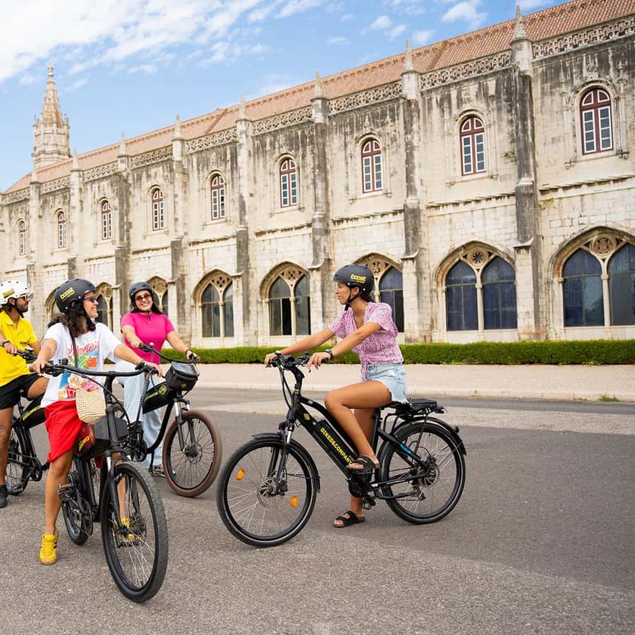 Lisbona: tour in bici elettrica lungo il fiume fino a Belém
