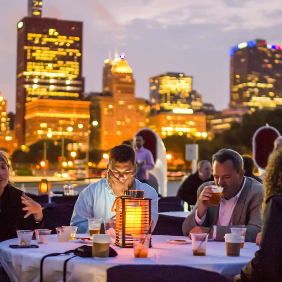 Chicago: Fireworks Cruise with Lake or River Viewing Options