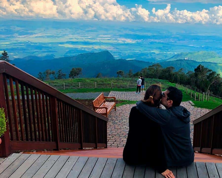 Colagem de mídia