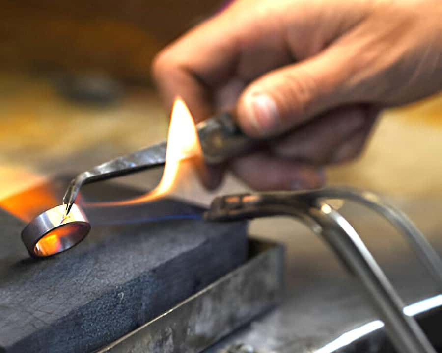 ボルブドゥール遺跡　銀細工 fit=scale-down,w=1200