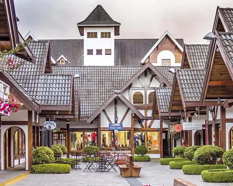 Colagem de mídia
