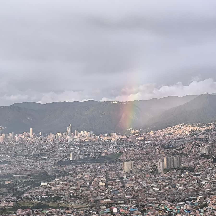 Colagem de mídia