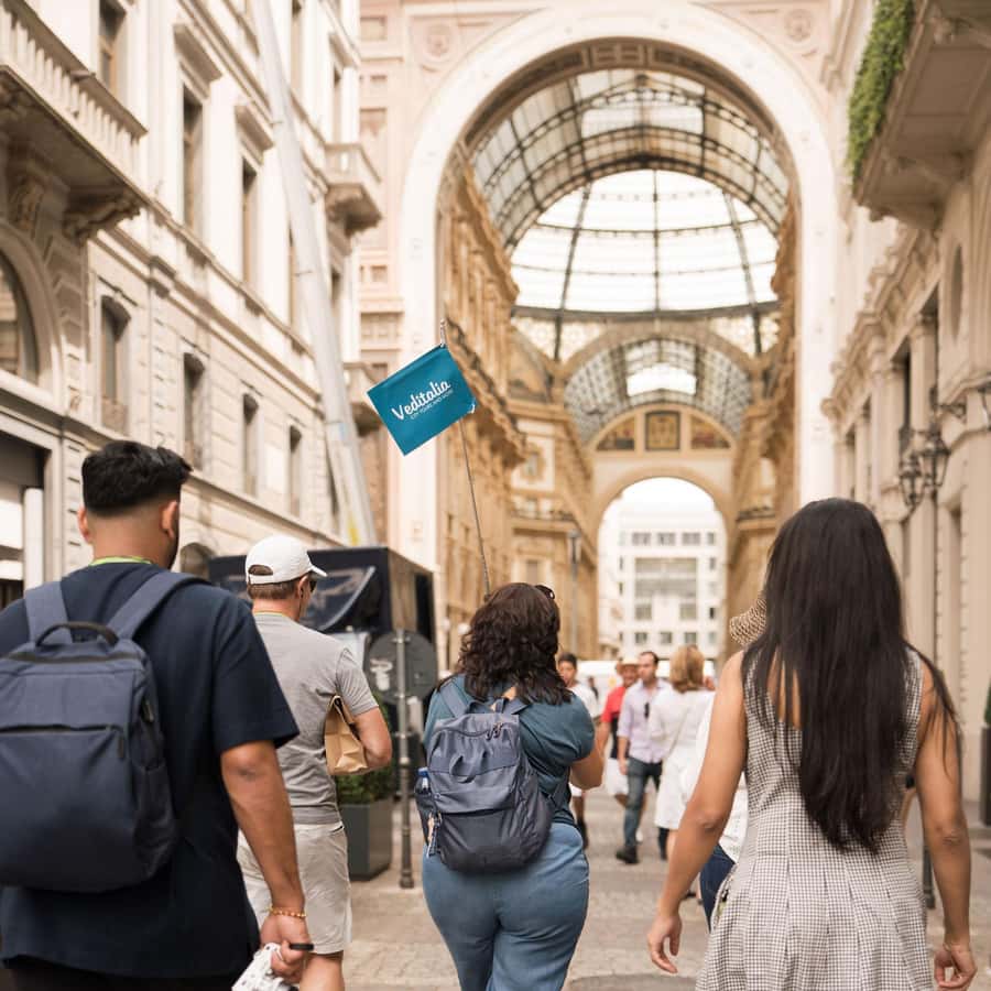 Explore Iconic Milan: Must-Visit Spots for Travelers 🛍️🏛️, image size:900x900