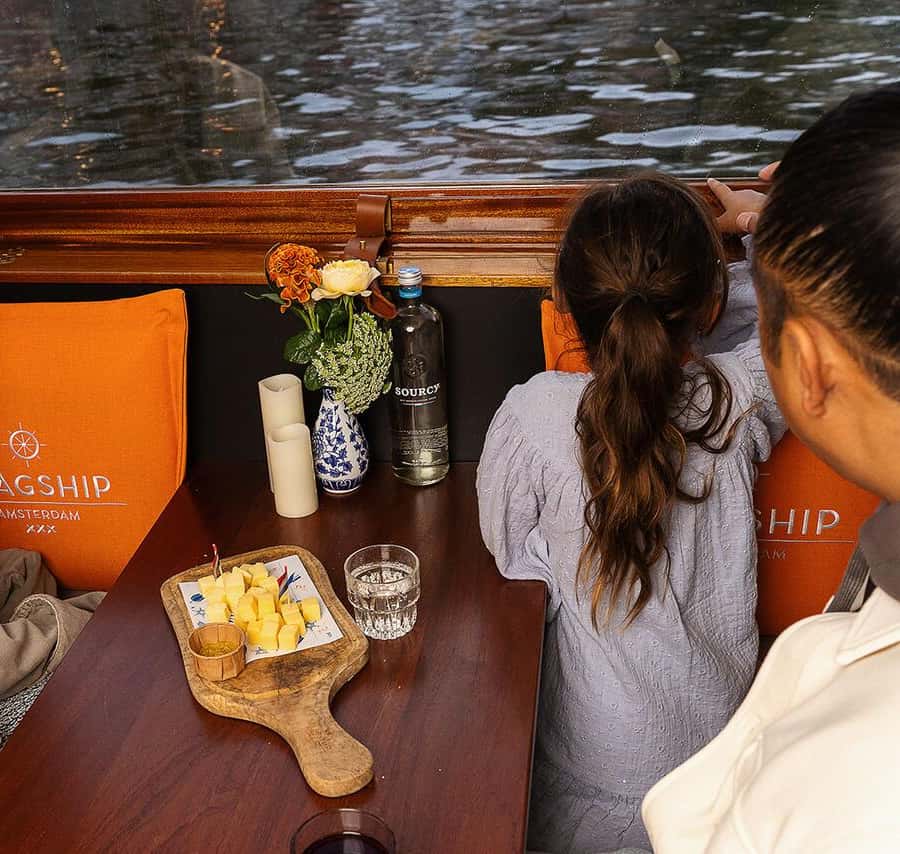 Amsterdam: Classic Boat Cruise with Cheese & Wine Option
