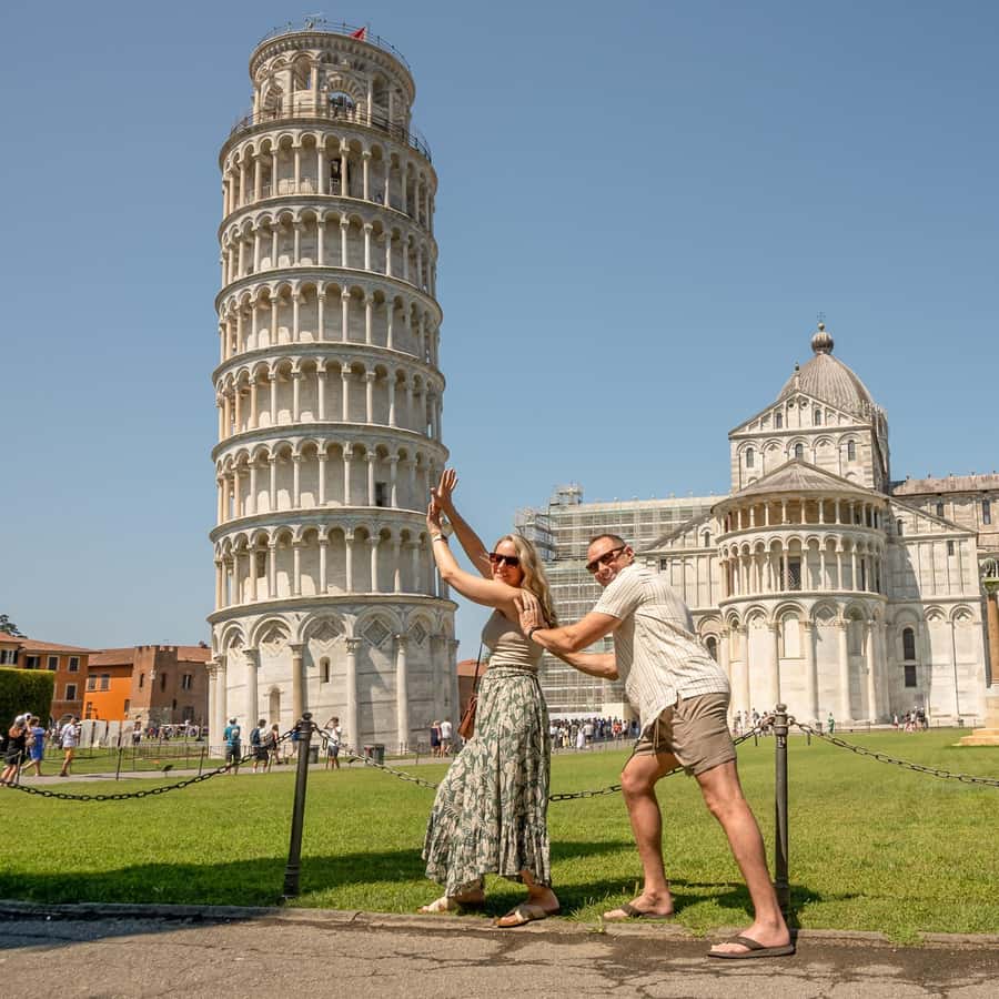 ピサ：洗礼堂、大聖堂、斜塔のガイド付きツアーをご案内します