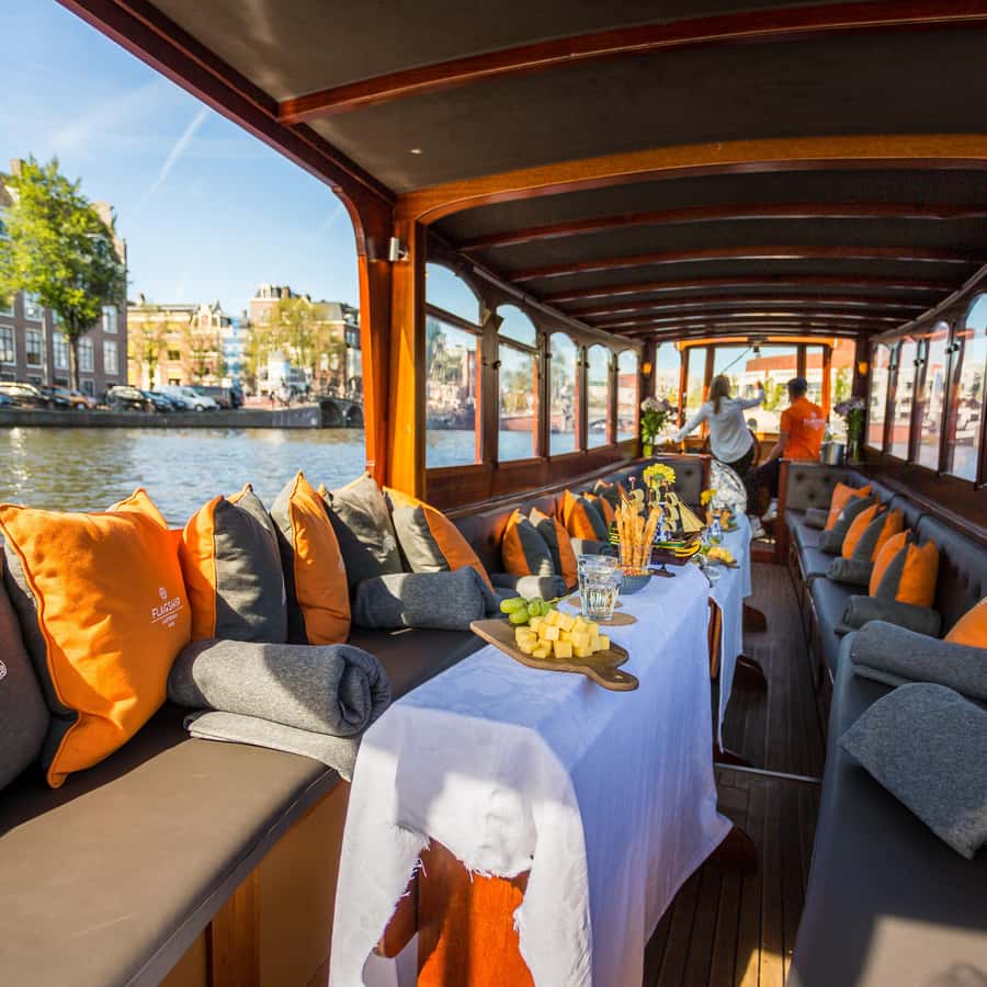 Amsterdam: Classic Boat Cruise with Cheese & Wine Option