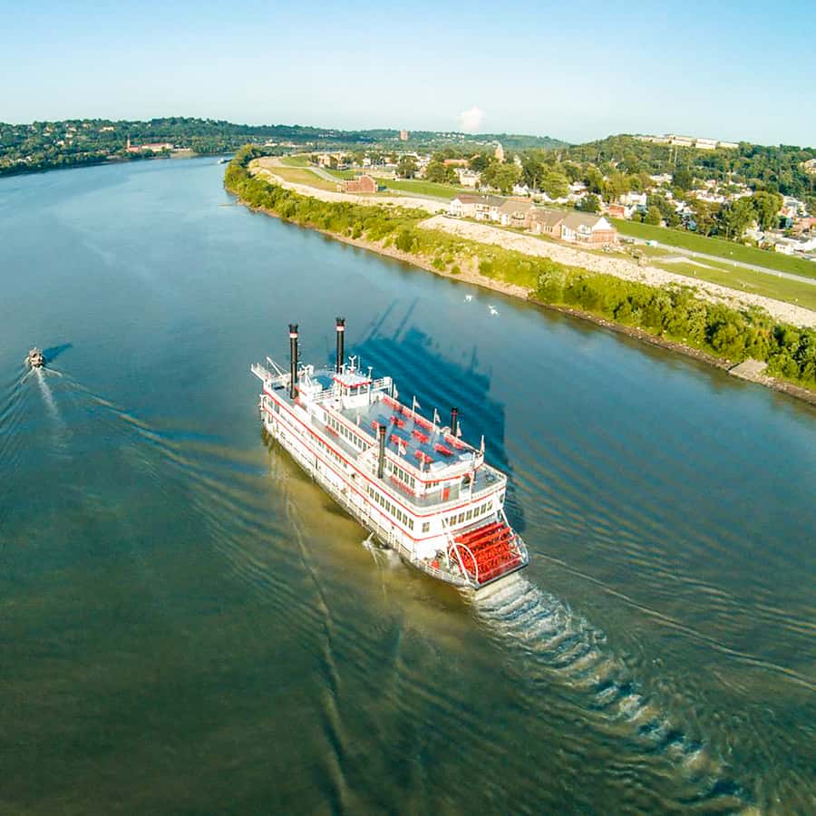 Cincinnati: Riverboat Cruise with Lunch and Entertainment