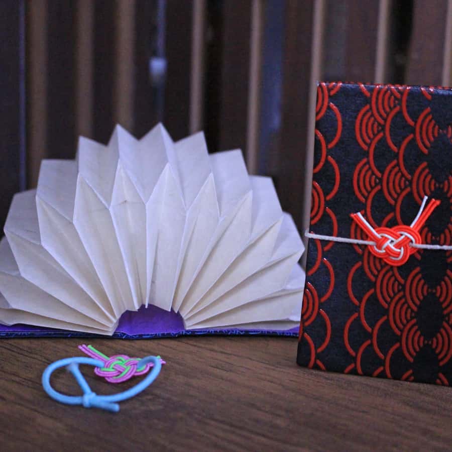 endless made purpleビーニーORIGAMI着用 Mini Origami Lamp and Mizuhiki knot Belt Workshop in Ueno