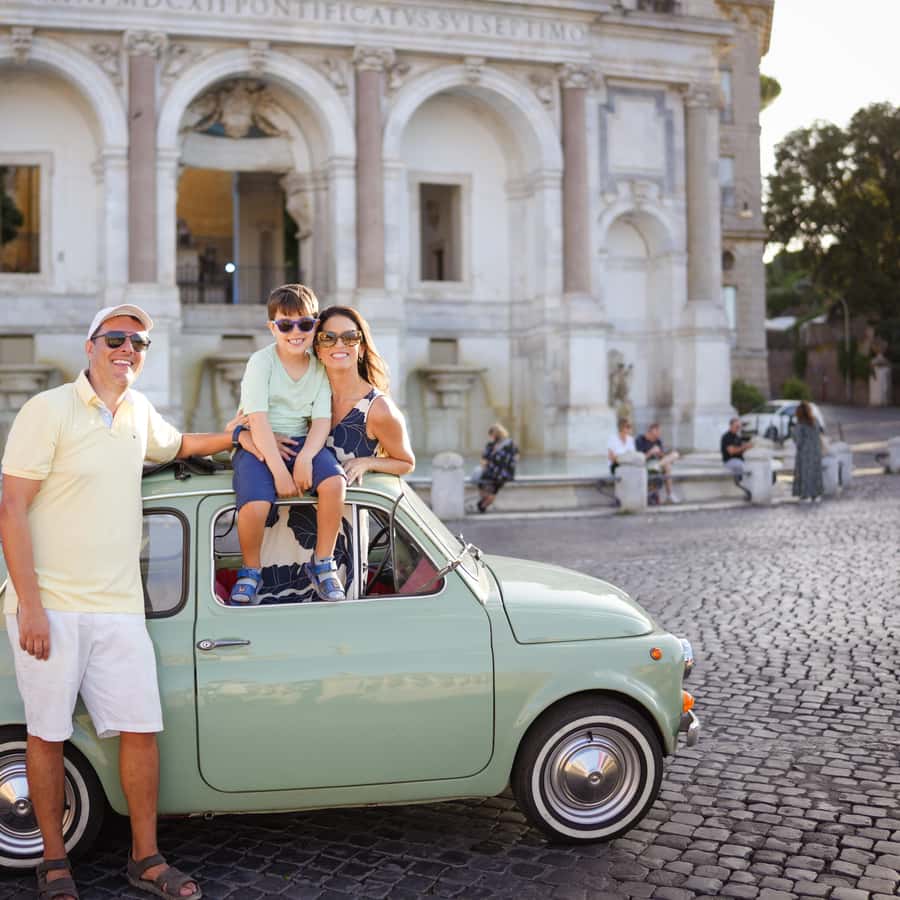 ラ・ドルチェ・ヴィータ：クラシックなフィアット 500 でローマを巡る