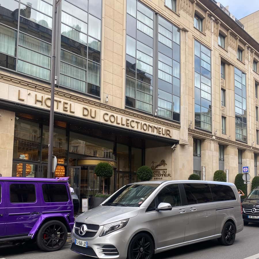 Charles de Gaulle Airport: Private Transfer to or from Paris