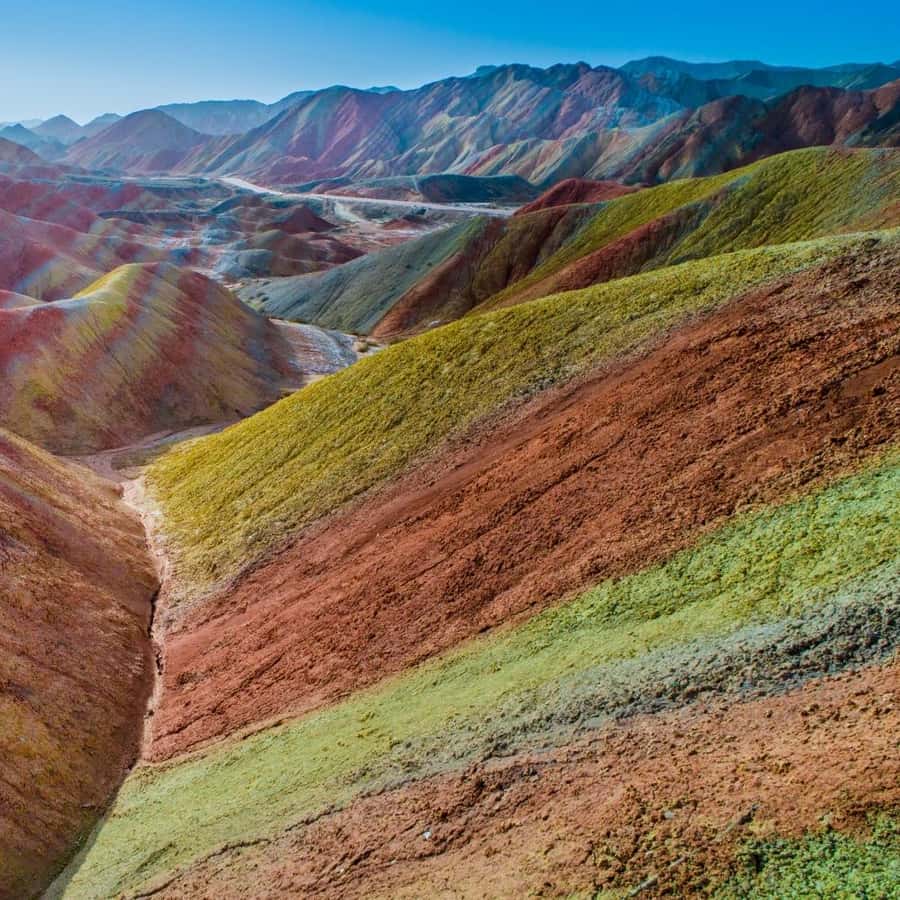 クスコ虹の山｜7色の山｜ビニクンカ | GetYourGuide