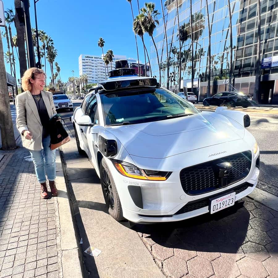 Los Angeles: 20 Minute Self-Driving Way-Moh Car Experience