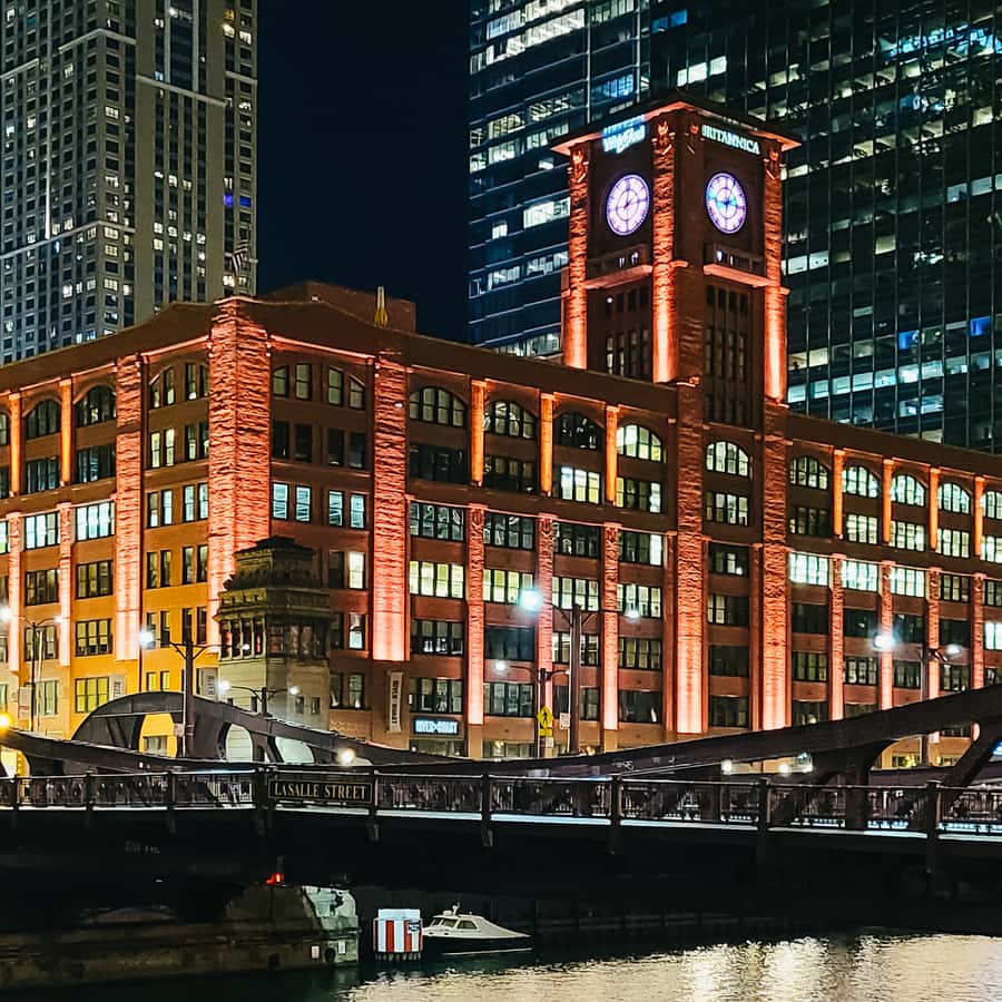 Chicago: Fireworks Cruise with Lake or River Viewing Options