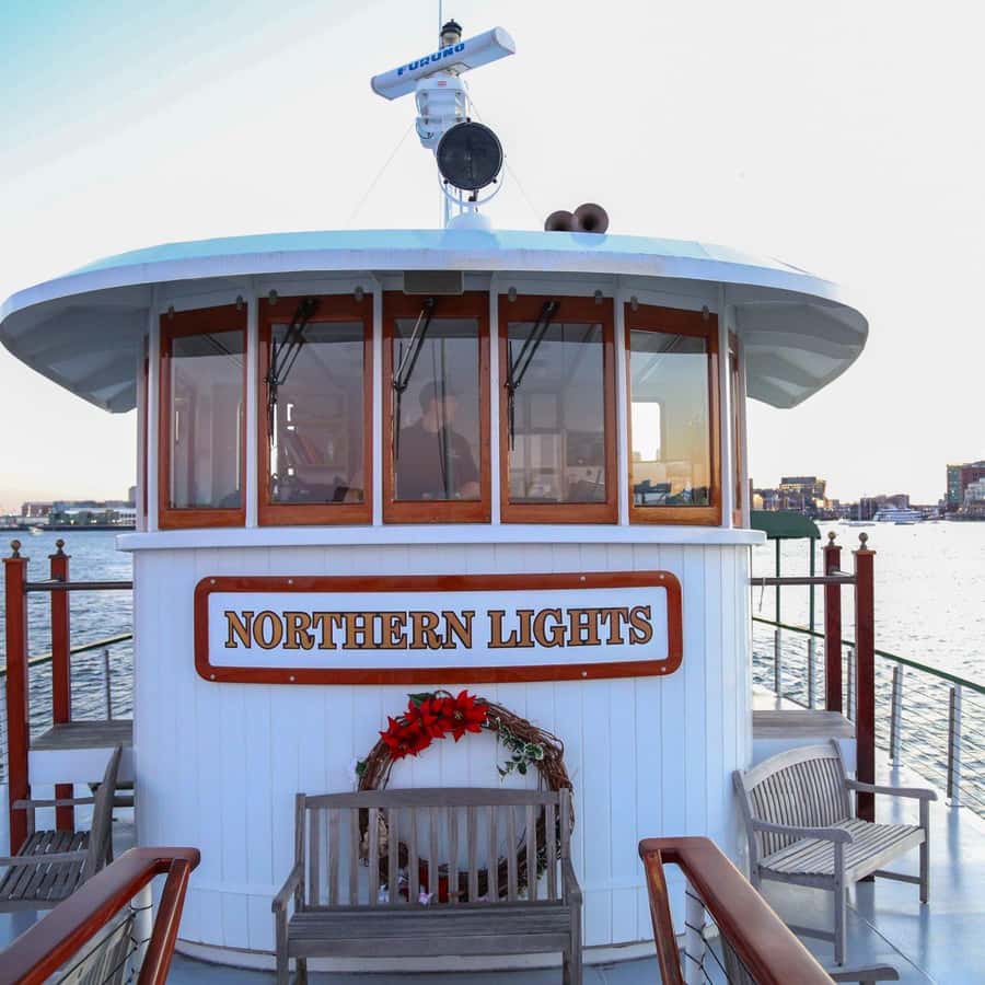 Boston: Harbor Sunset Yacht Cruise