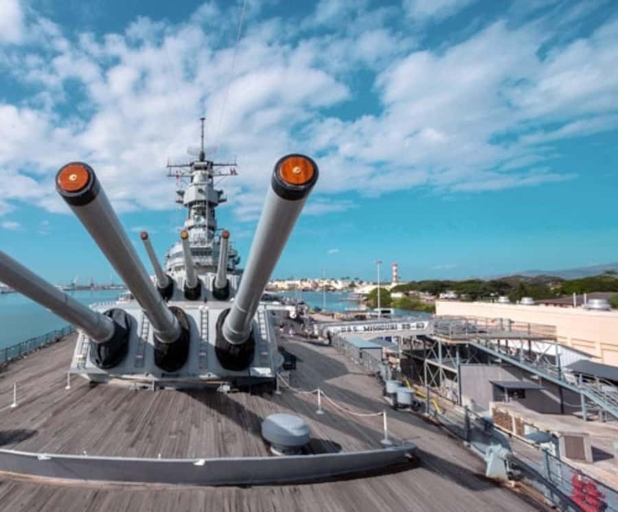 Honolulu: Battleship Missouri Memorial with Guide Option
