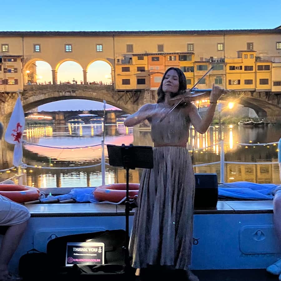 Florence: Arno River Cruise with a Live Concert