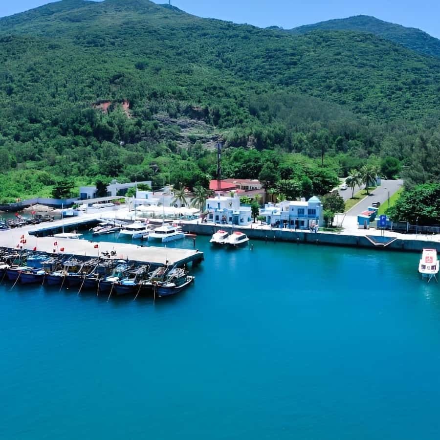 Da Nang: Son Tra peninsula luxury Yacht rental, private