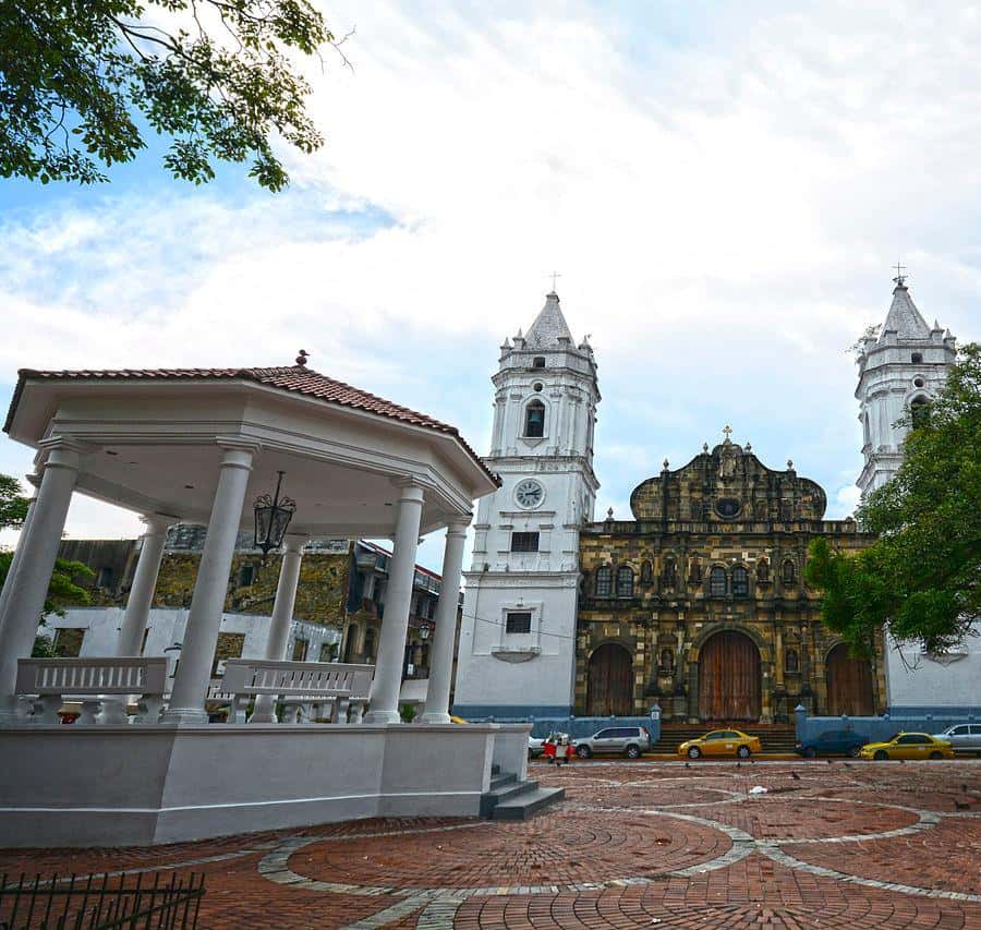 Colagem de mídia
