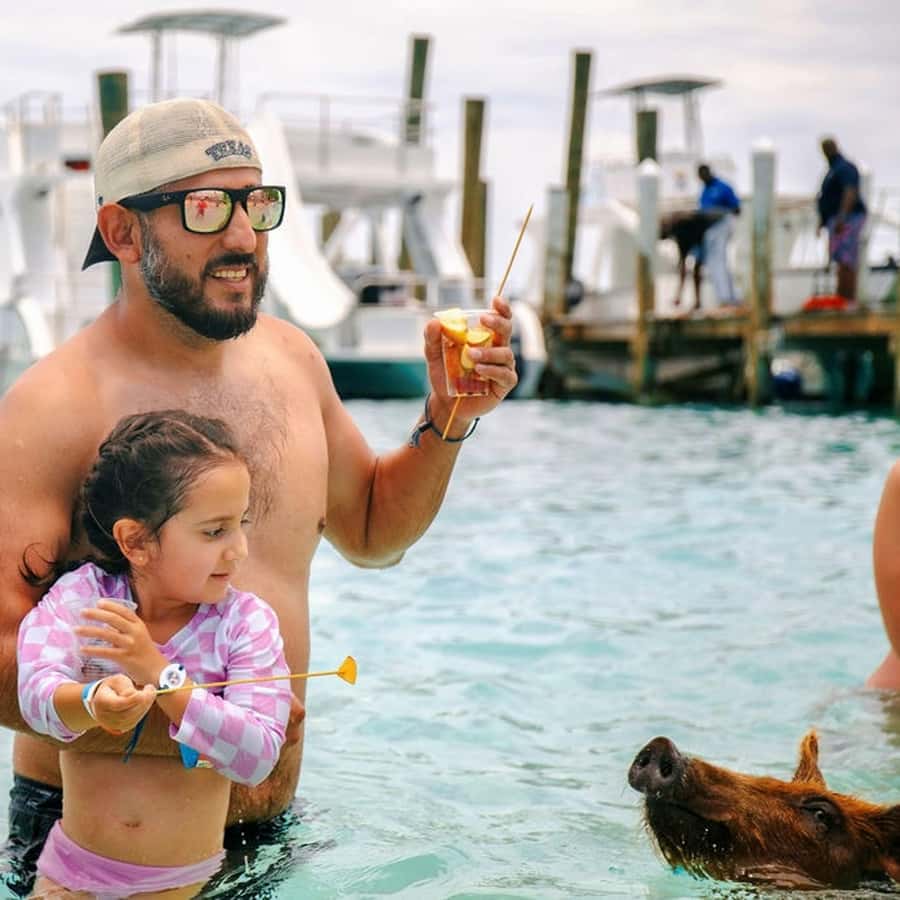 Nassau: Swimming Pigs and Snorkeling Boat Tour with Drinks