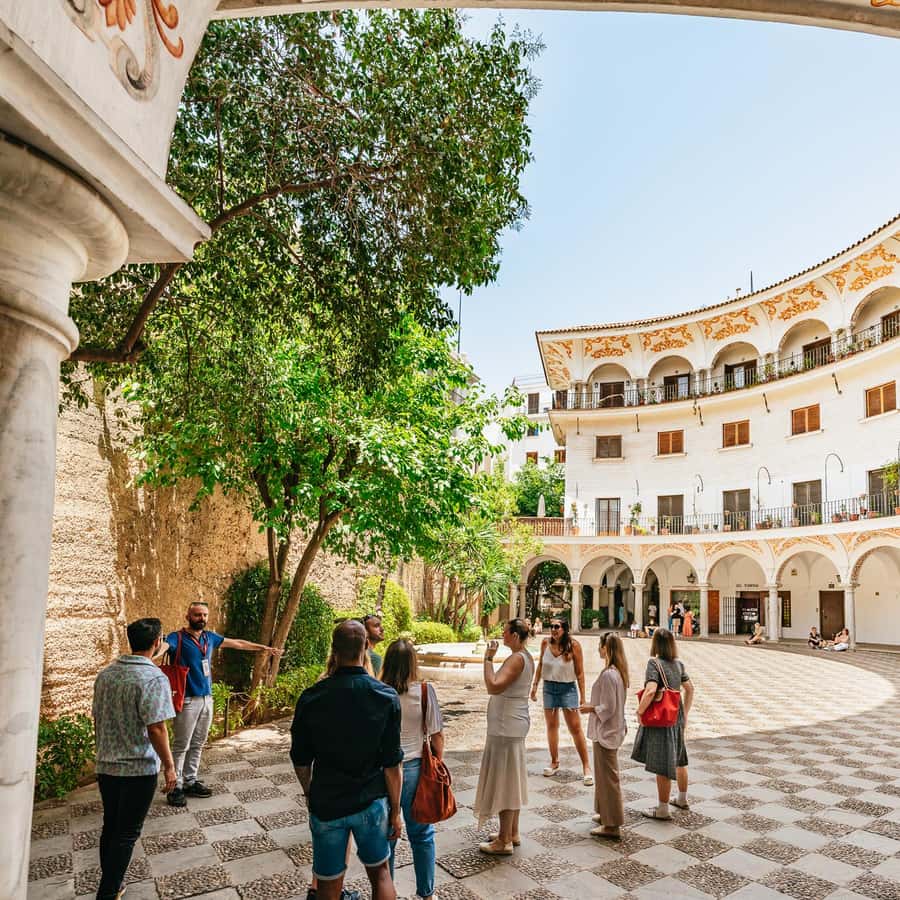 Sevilha: Excursão a pé guiada por Tapas, Tabernas e História
