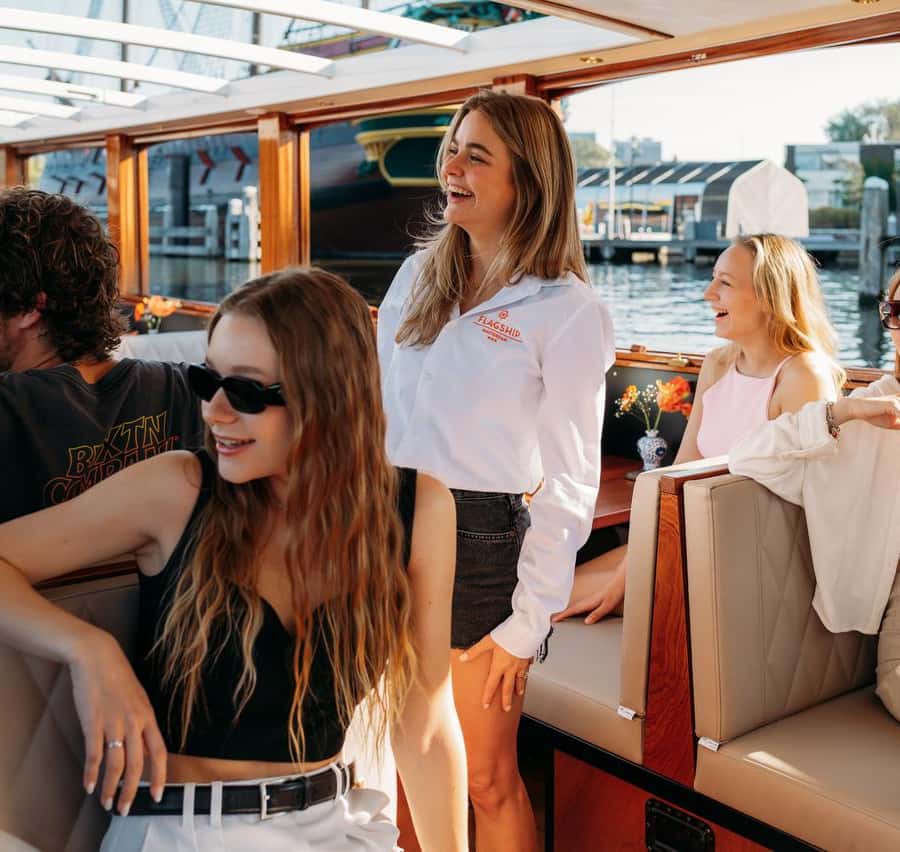 Amsterdam: Classic Boat Cruise with Cheese & Wine Option