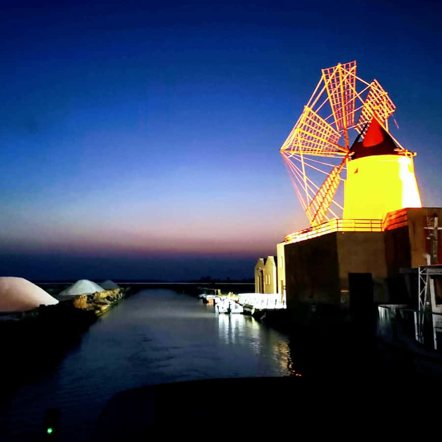 Desde Trapani: excursión a las salinas de Marsala y las islas Stagnone. |  GetYourGuide, image size:900x900