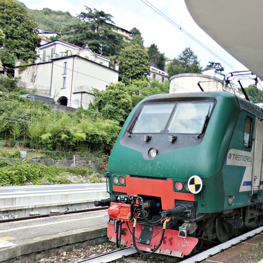 Lake Como: Train Transfer to/from Milan with Scenic Views