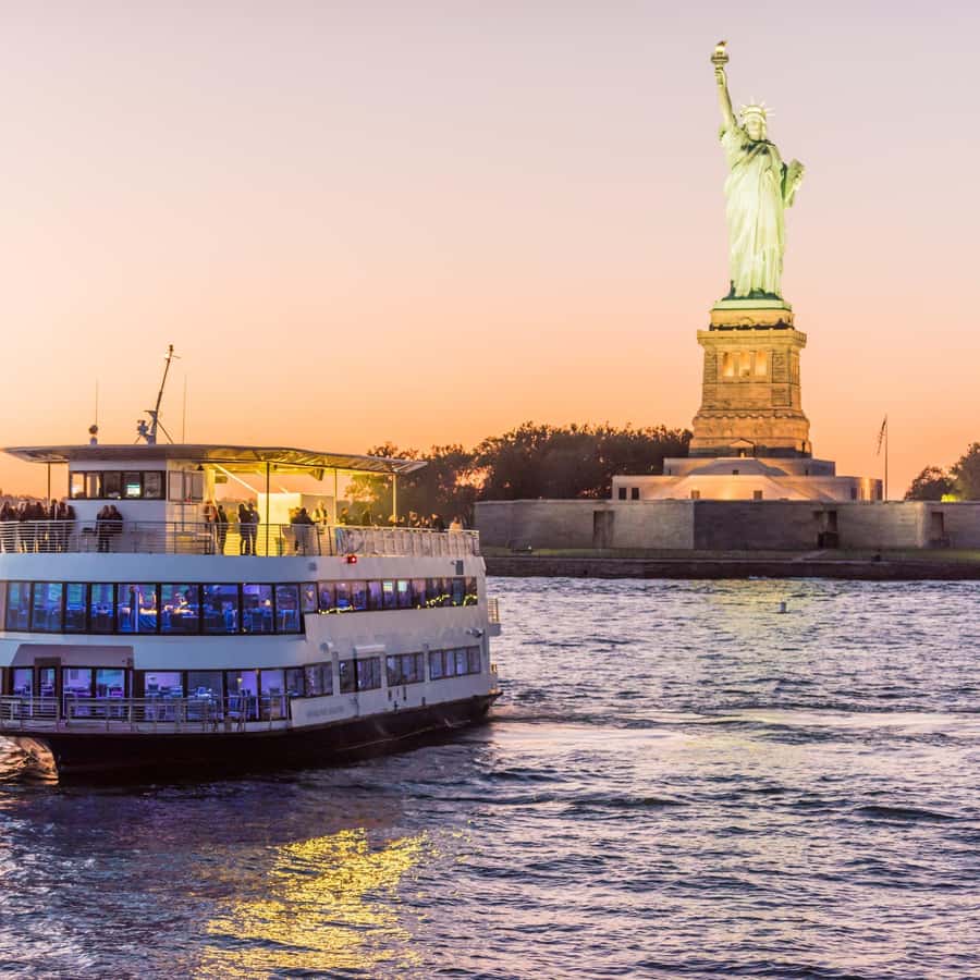 Estatua Camara De New York En Vivo Ciudad De Nueva York: Cruceros