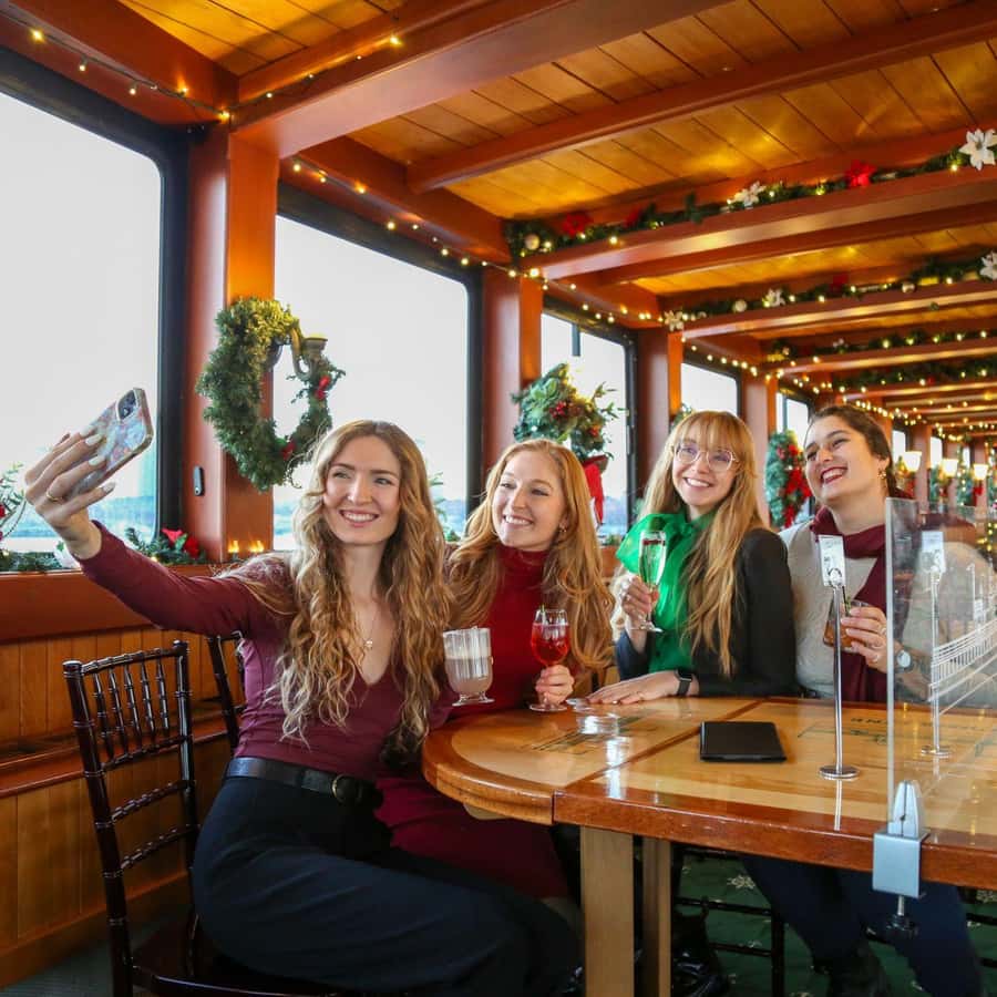 Boston: Harbor Sunset Yacht Cruise