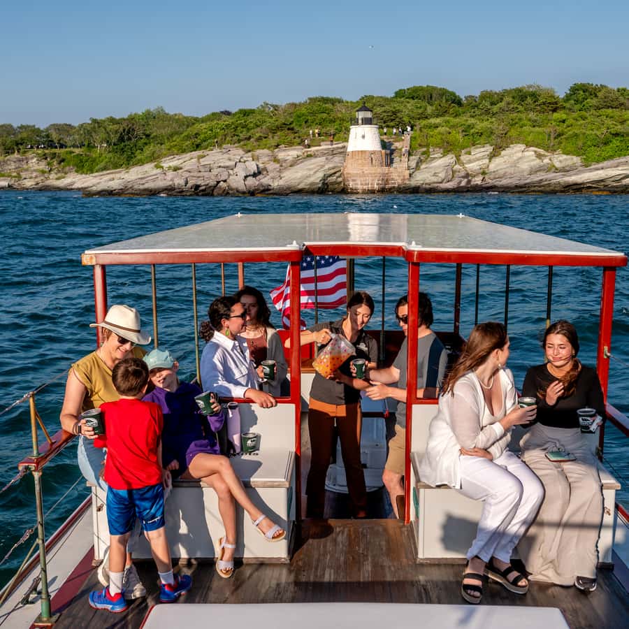Newport: Yacht Sightseeing Cruise